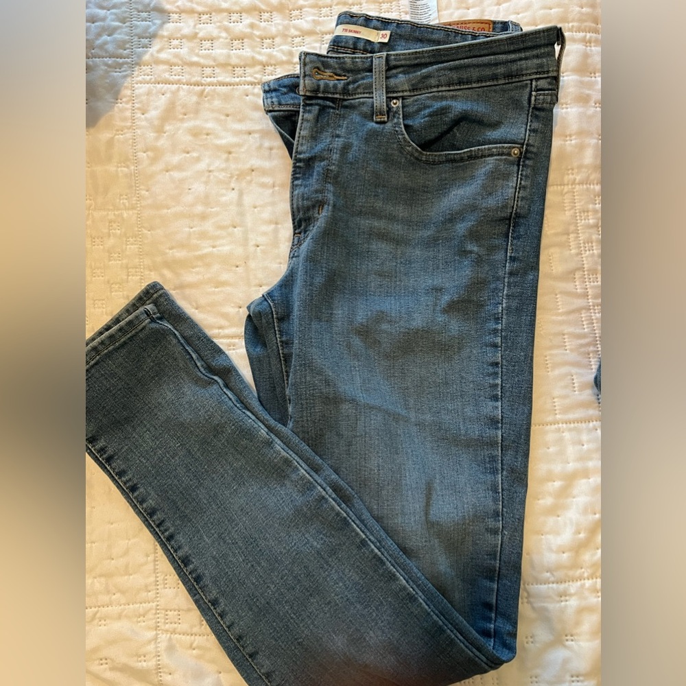 Levi’s 711 Skinny Jeans